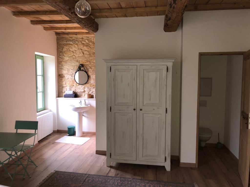 Chambre Du Tilleul - Charme, Confort Et Piscine Sigonce Exteriér fotografie